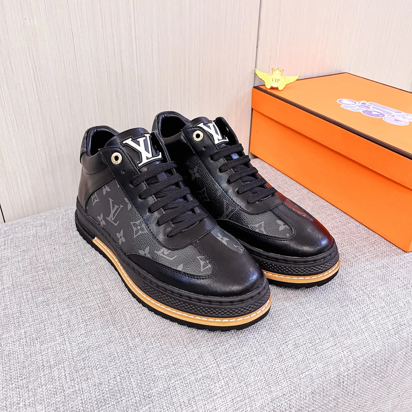 Men's shoes 💰 440 men's shoes 💰 [ LV ] 🔥 Louis Vuitton, high-end men's shoes brand official website 1:1 latest masterpiece: uppers are made of Italian imported first-layer cowhide with comfortable and breathable lining ➕ original non-slip and wear-resistant outsole 🔥, making walking more convenient and comfortable! An exclusive new model, a stunning work, a beautiful 1:1 replica [color] compared to the official quality! Create a fashionable personality to set off your uniqueness! A must-have for trendy men! Classic 🔥Size: 38-44 Color: 🔥 2⃣️colors available🔥.
